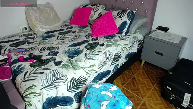 cristin doll  online show from 01/17/25, 09:17