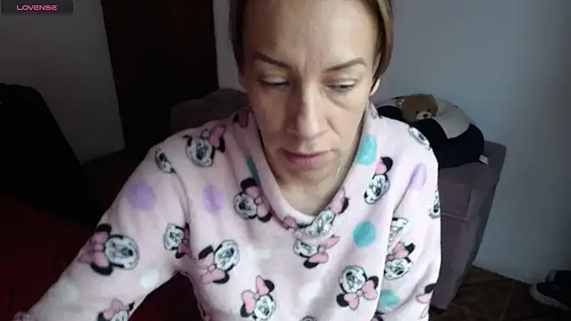 cristin doll  online show from 10/26/25, 04:35