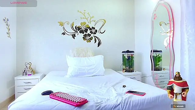 MarcelaFlores online show from 11/08/25, 02:17