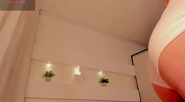 Snapshot of AshleyRoys chatting on 03/10/25, 06:45 AshleyRoys online show from 03/10/25, 06:45