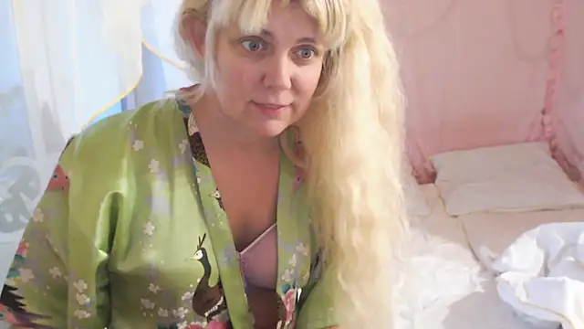 SunnySylvia online show from 11/27/25, 05:31