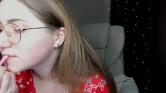 Snapshot of SeasonalSomeone chatting on 12/27/24, 01:18 SeasonalSomeone online show from 12/27/24, 01:18