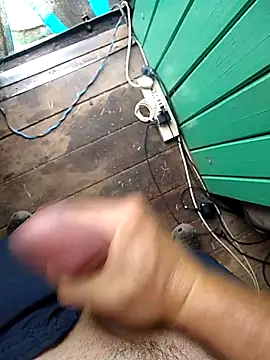 Snapshot of Alvaro2017 chatting on 02/25/25, 01:39 Alvaro2017 online show from 02/25/25, 01:39