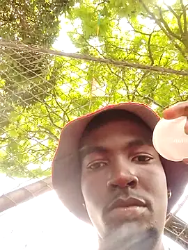 Snapshot of Jheronn28 chatting on 10/13/25, 05:35 Jheronn28 online show from 10/13/25, 05:35