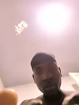 Snapshot of Jheronn28 chatting on 03/04/26, 04:07 Jheronn28 online show from 03/04/26, 04:07