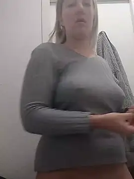 Snapshot of Mllesha74000 chatting on 12/04/24, 12:14 Mllesha74000 online show from 12/04/24, 12:14