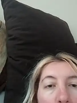 Snapshot of Mllesha74000 chatting on 03/21/25, 03:24 Mllesha74000 online show from 03/21/25, 03:24