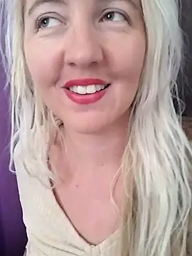 Snapshot of Mllesha74000 chatting on 10/02/25, 01:29 Mllesha74000 online show from 10/02/25, 01:29