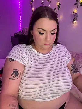 Snapshot of honeyviolet chatting on 11/02/25, 12:13 honeyviolet online show from 11/02/25, 12:13