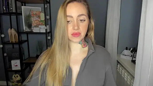 Snapshot of sexyCoralie chatting on 12/07/24, 10:45 sexyCoralie online show from 12/07/24, 10:45