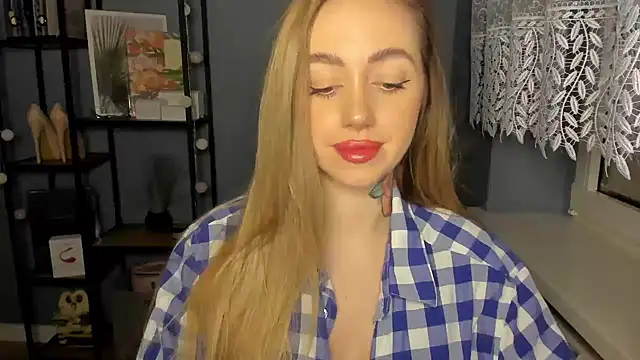 Snapshot of sexyCoralie chatting on 12/16/24, 11:01 sexyCoralie online show from 12/16/24, 11:01