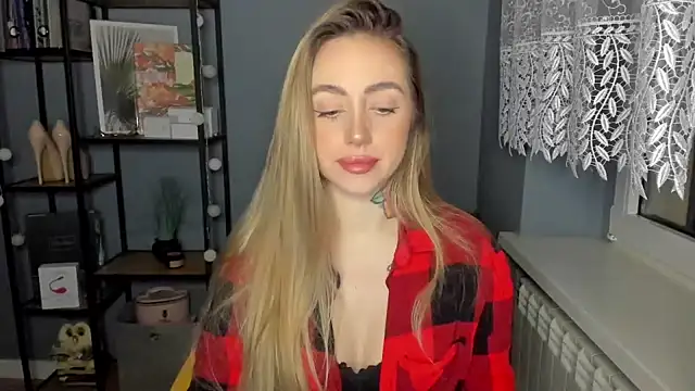 Snapshot of sexyCoralie chatting on 01/04/25, 07:34 sexyCoralie online show from 01/04/25, 07:34