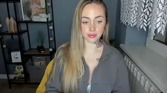 Snapshot of sexyCoralie chatting on 01/05/25, 06:02 sexyCoralie online show from 01/05/25, 06:02