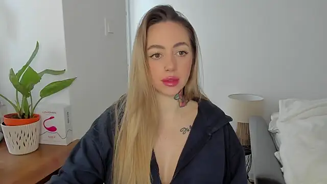 Snapshot of sexyCoralie chatting on 01/19/25, 07:36 sexyCoralie online show from 01/19/25, 07:36