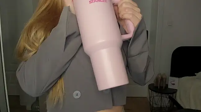 Snapshot of sexyCoralie chatting on 02/04/25, 06:06 sexyCoralie online show from 02/04/25, 06:06