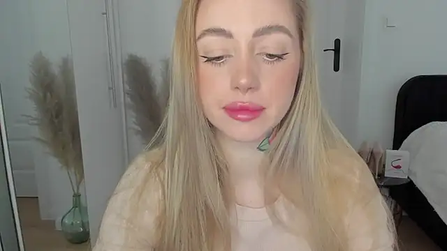 Snapshot of sexyCoralie chatting on 02/13/25, 07:45 sexyCoralie online show from 02/13/25, 07:45