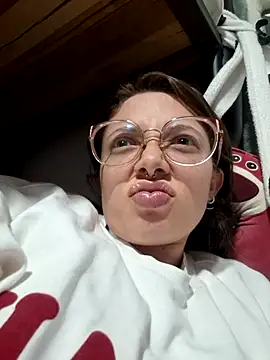 linda-schmidt online show from 12/22/25, 01:02