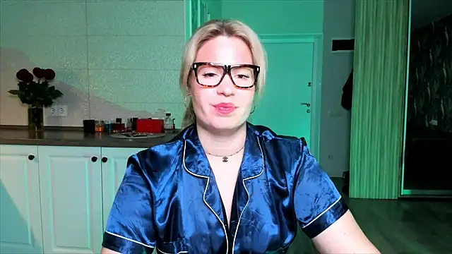 HotTiffani online show from 10/23/25, 04:34