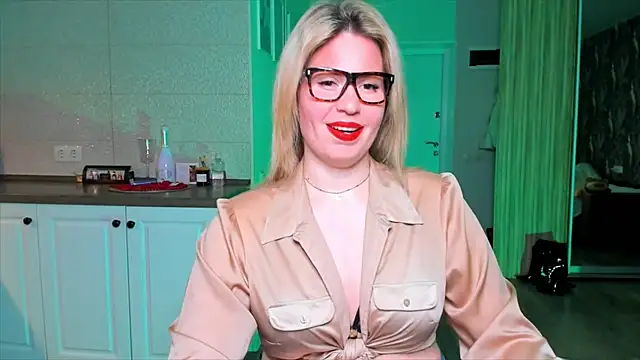 HotTiffani online show from 02/03/26, 02:44