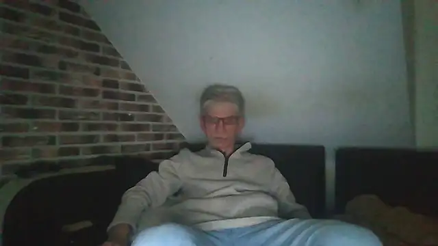 Snapshot of InMeinenMund chatting on 11/02/25, 03:58 InMeinenMund online show from 11/02/25, 03:58