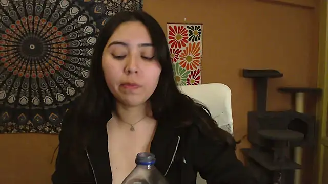 Snapshot of IntimateTales chatting on 01/23/25, 09:18 IntimateTales online show from 01/23/25, 09:18