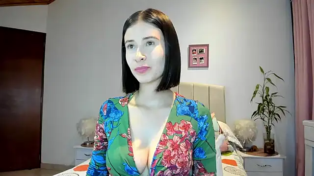 Snapshot of macarena_vallejo chatting on 12/06/24, 01:18 macarena vallejo online show from 12/06/24, 01:18