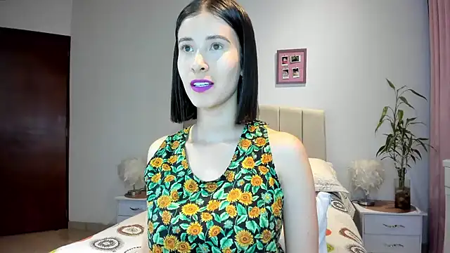 Snapshot of macarena_vallejo chatting on 12/18/24, 02:53 macarena vallejo online show from 12/18/24, 02:53