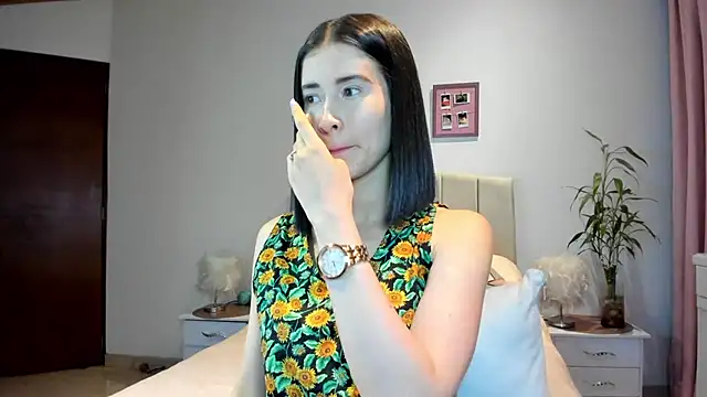 Snapshot of macarena_vallejo chatting on 02/18/25, 01:54 macarena vallejo online show from 02/18/25, 01:54