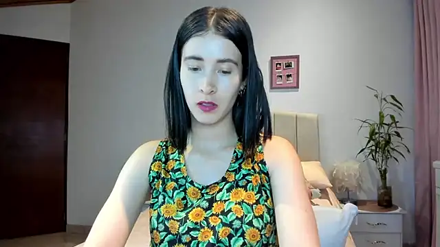 Snapshot of macarena_vallejo chatting on 03/03/25, 01:21 macarena vallejo online show from 03/03/25, 01:21