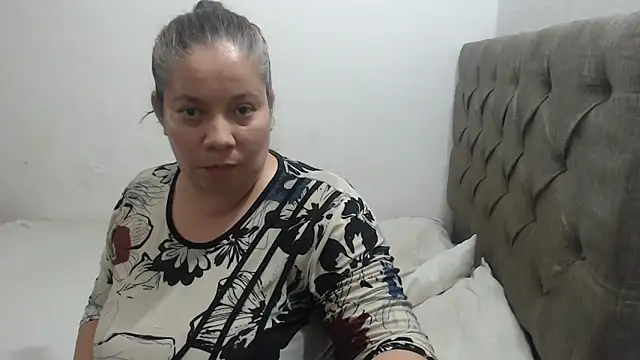 tiffany horny 1 online show from 09/17/25, 06:59