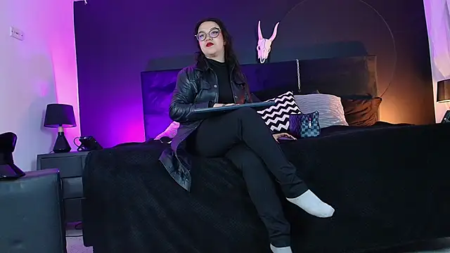  Jade 16 online show from 09/16/25, 11:55