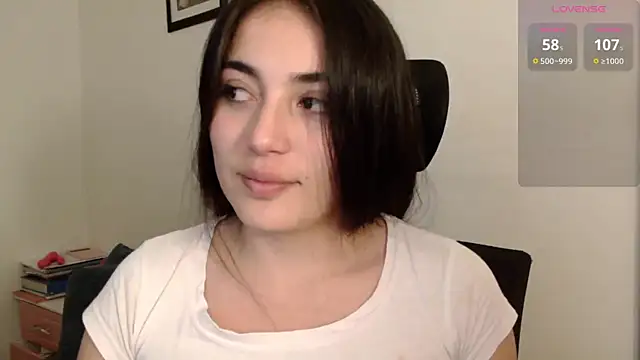 Snapshot of Honey_Aynur20 chatting on 01/08/25, 12:06 Honey Aynur20 online show from 01/08/25, 12:06