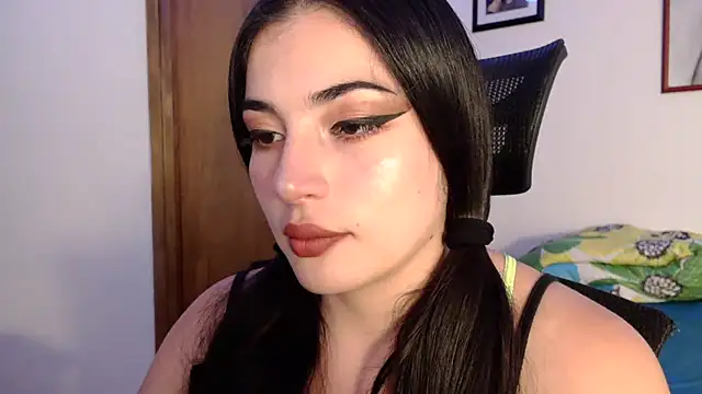Snapshot of Honey_Aynur20 chatting on 10/17/25, 07:16 Honey Aynur20 online show from 10/17/25, 07:16