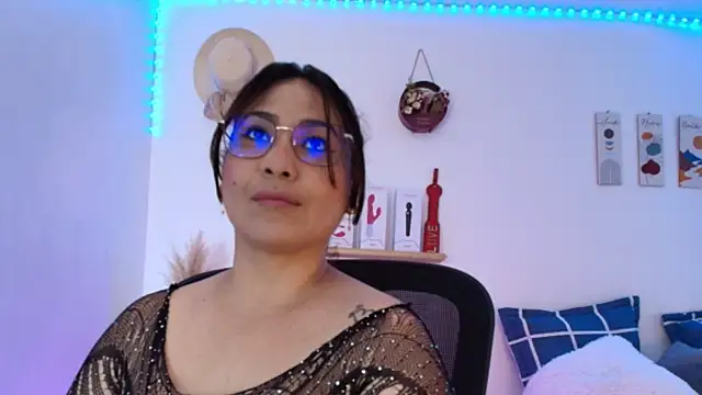 JuliRamirez online show from 01/06/25, 08:18