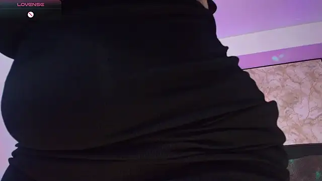 JuliRamirez online show from 11/30/25, 01:37