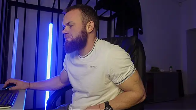 Snapshot of Tommy_Burnz chatting on 01/21/25, 08:41 Tommy Burnz online show from 01/21/25, 08:41