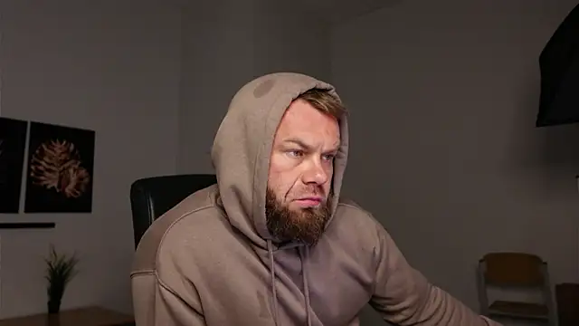 Snapshot of Tommy_Burnz chatting on 09/25/25, 03:54 Tommy Burnz online show from 09/25/25, 03:54