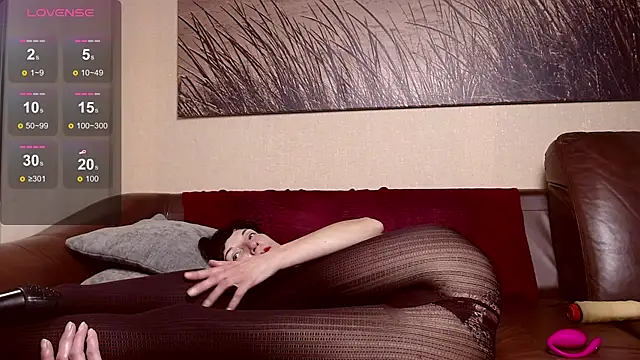 Snapshot of ElizabethLong chatting on 09/13/25, 04:18 ElizabethLong online show from 09/13/25, 04:18