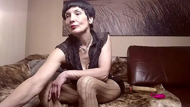 ElizabethLong online show from 05/18/26, 06:47
