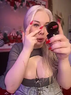 LaraHollywood online show from 12/21/24, 07:24