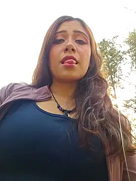 Snapshot of DORYY chatting on 11/17/25, 10:15 DORYY online show from 11/17/25, 10:15