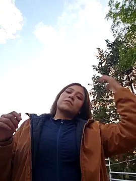 Snapshot of DORYY chatting on 12/16/25, 11:54 DORYY online show from 12/16/25, 11:54