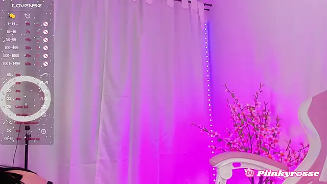 Snapshot of rosseblondee chatting on 02/10/25, 09:36 rosseblondee online show from 02/10/25, 09:36