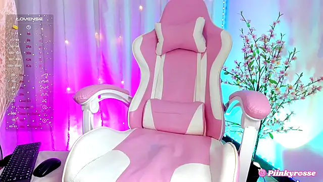 Snapshot of rosseblondee chatting on 03/09/25, 04:49 rosseblondee online show from 03/09/25, 04:49