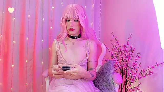 Snapshot of rosseblondee chatting on 12/01/25, 11:43 rosseblondee online show from 12/01/25, 11:43