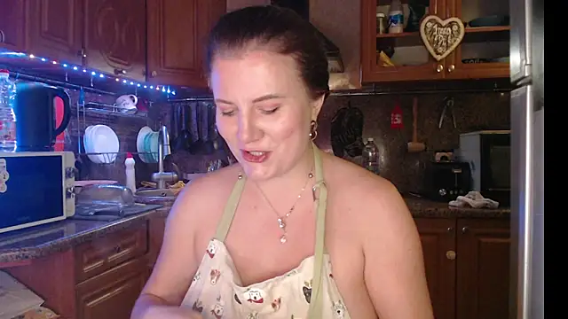 Snapshot of LizaCakes chatting on 12/17/24, 02:44 LizaCakes online show from 12/17/24, 02:44