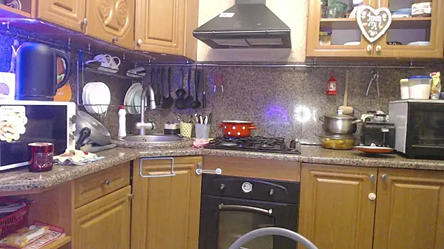 Snapshot of LizaCakes chatting on 01/04/25, 06:51 LizaCakes online show from 01/04/25, 06:51