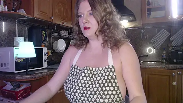 Snapshot of LizaCakes chatting on 02/27/25, 02:32 LizaCakes online show from 02/27/25, 02:32