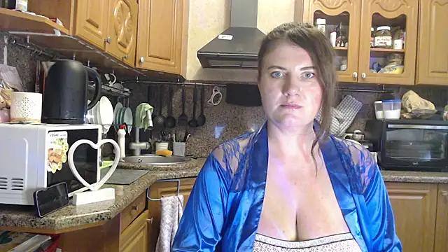 Snapshot of LizaCakes chatting on 09/24/25, 02:20 LizaCakes online show from 09/24/25, 02:20