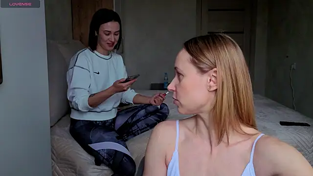 sweeetgirls2021 online show from 04/19/26, 02:55